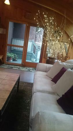 Pine Hill Arms Hotel & Restaurant