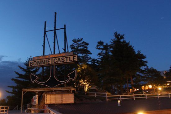 The Pointe Bar & Grill